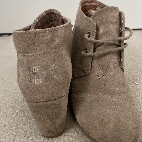 Tom’s Wedges - Picture 2 of 4